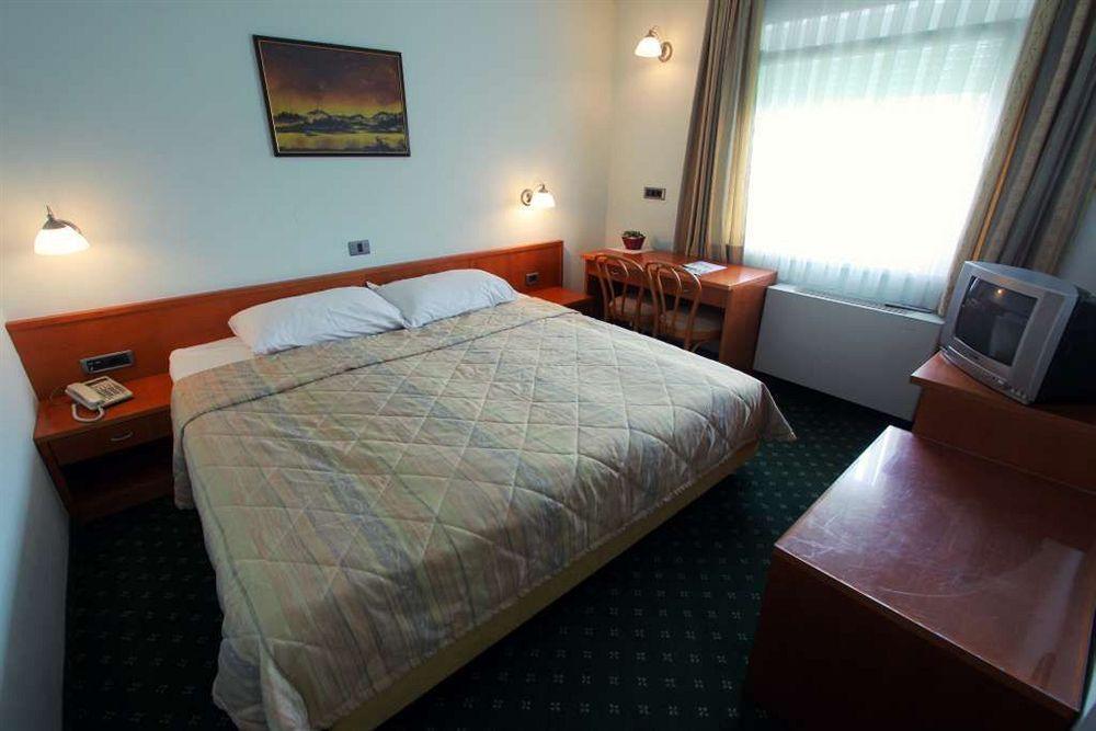 Grandvid Hotel Škofljica エクステリア 写真