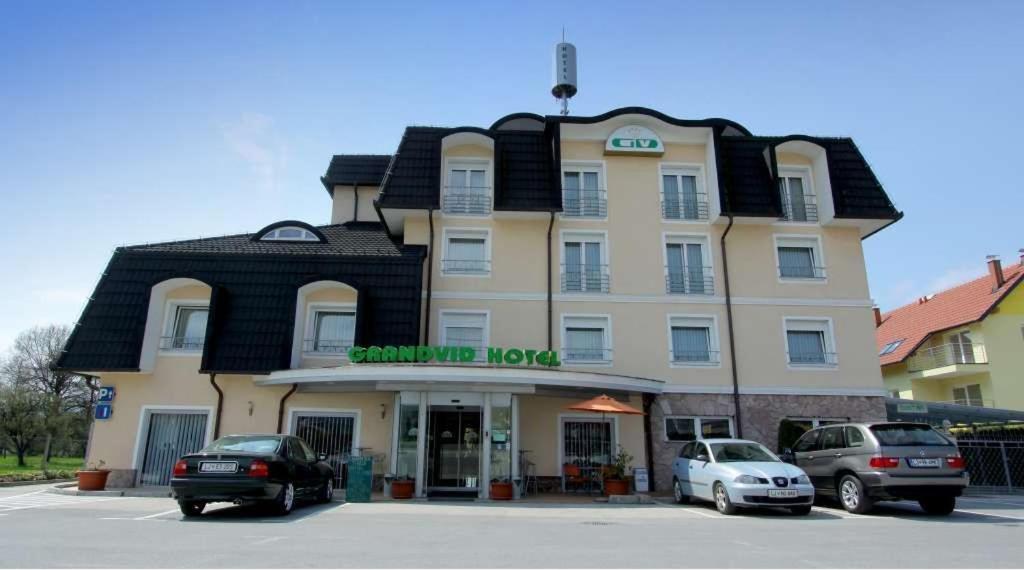 Grandvid Hotel Škofljica エクステリア 写真